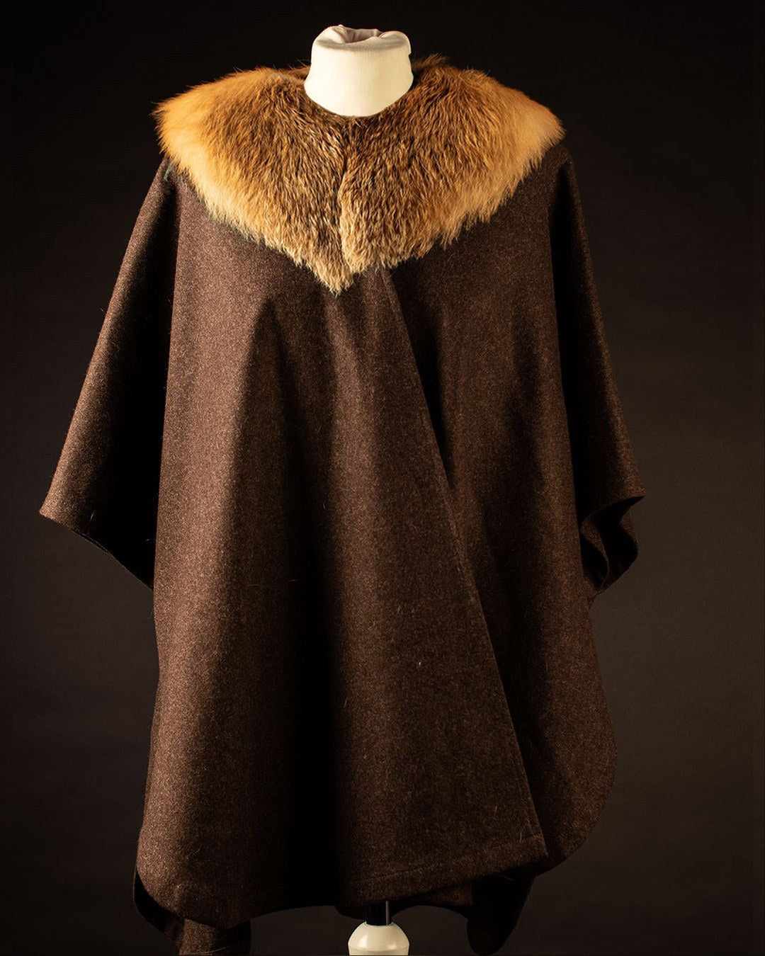 Lodenponcho Artemis in Braun mit abnehmbarem Rotfuchskragen