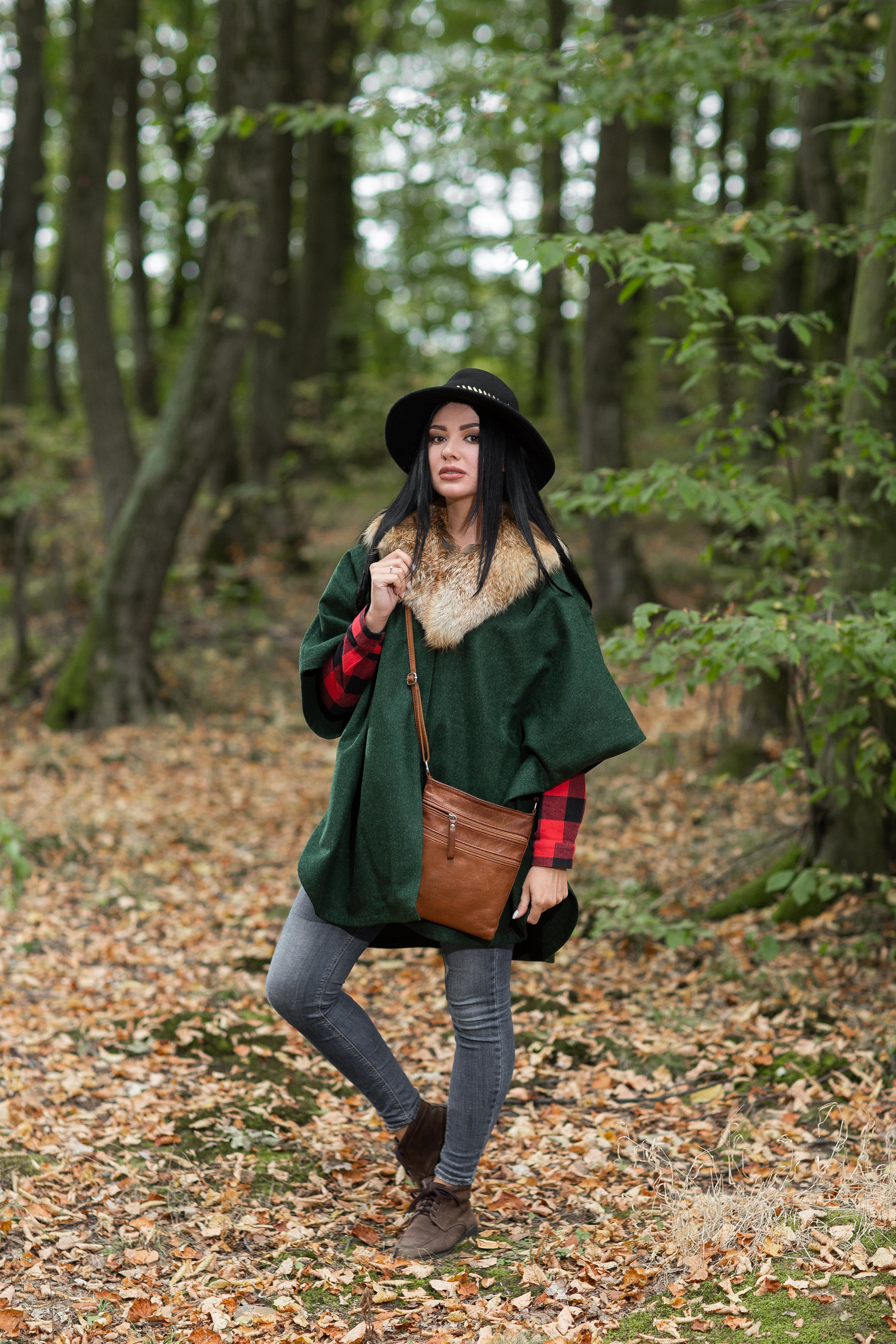 Lodenponcho/Cape mit abnehmbaren Rotfuchskragen - Schuck Pelzhandel