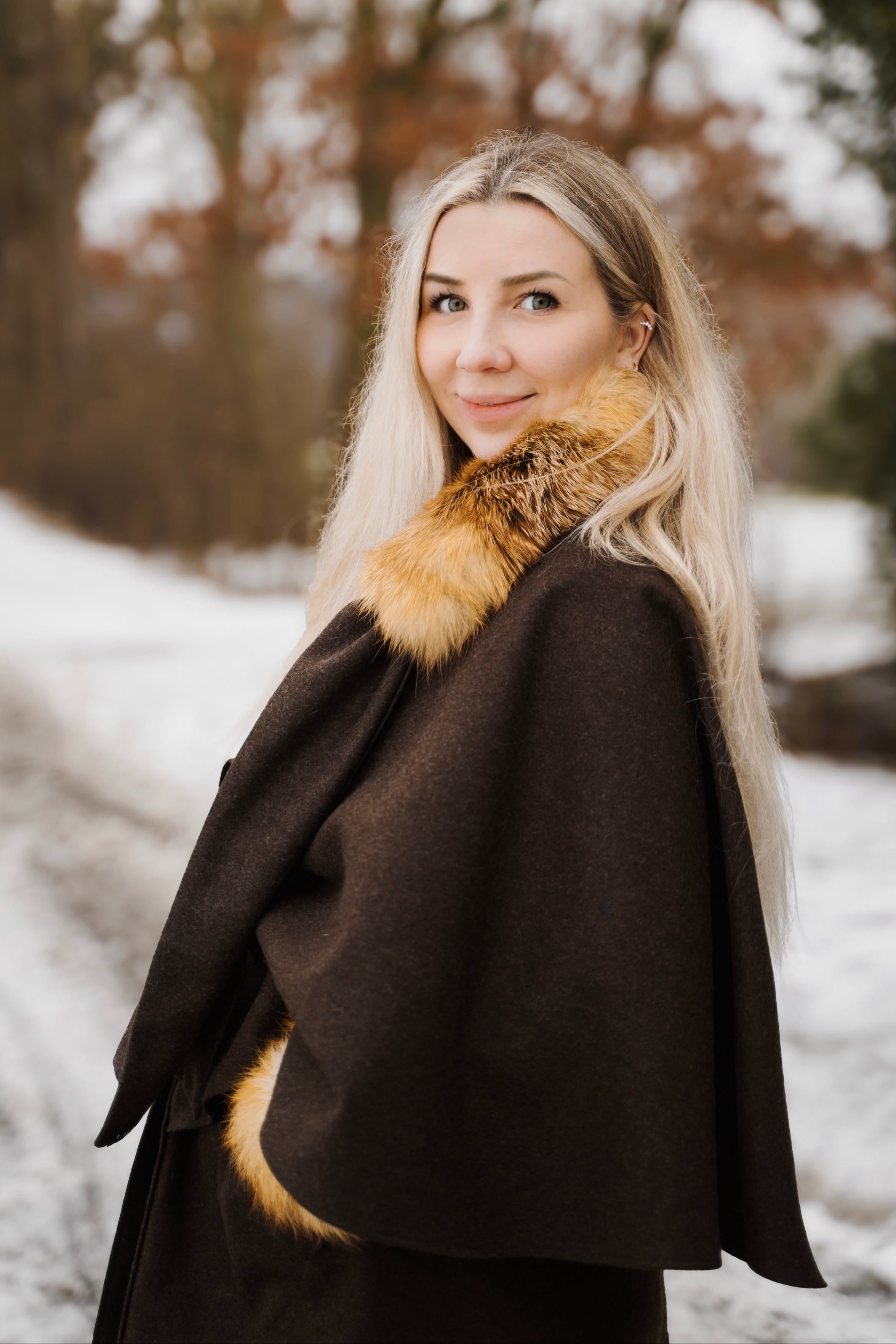 Cape „Diana“ – Lodenpelerine (mit abnehmbarem Fellschal)