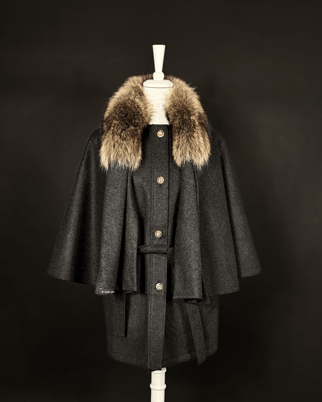 Cape „Diana“ – Lodenpelerine (mit abnehmbarem Fellschal)